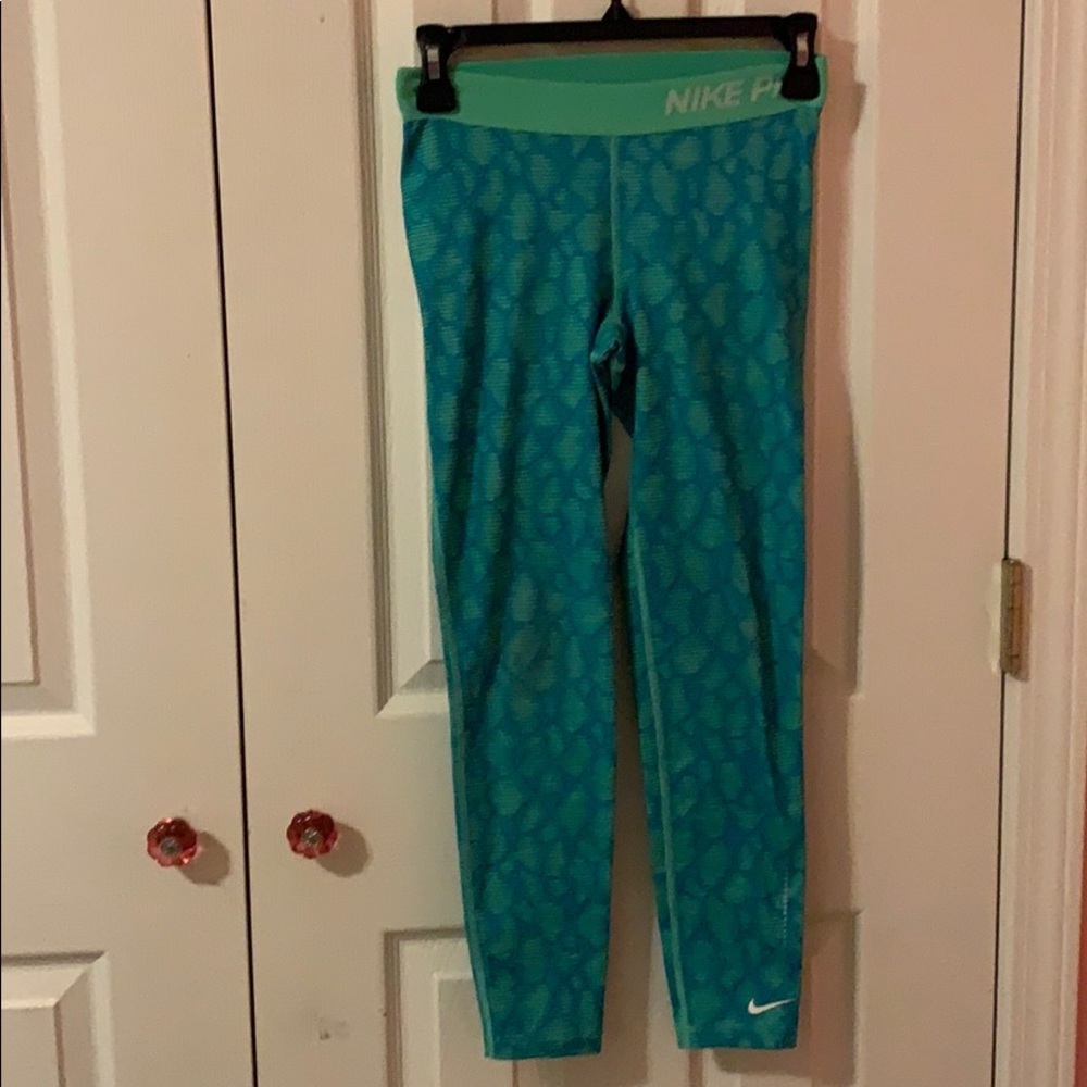 Nike Pro Athletic Leggings